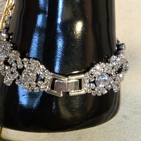 Elegant Silver Crystal Bracelet.  Great For Wedding - Picture 5 of 7